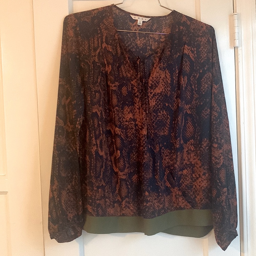 CAbi Womens Size L Style # 101 Border Wrap Snake Print Tie Blouse Green Trim